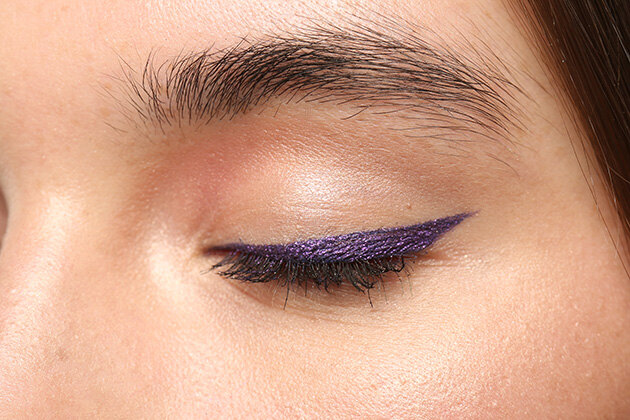 Цветные стрелки на пике популярности! 5 ярких вариантов под любые глаза