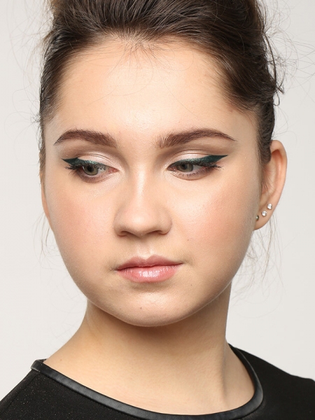 Цветные стрелки на пике популярности! 5 ярких вариантов под любые глаза