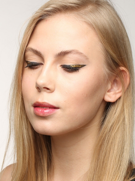 Цветные стрелки на пике популярности! 5 ярких вариантов под любые глаза