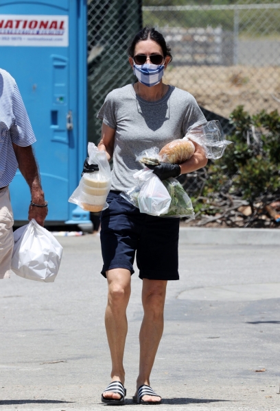 Дженнифер Гарнер, Ева Лонгория, Кортни Кокс: собрали все выходы звезд за день 