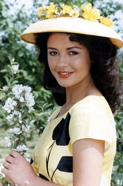 Экс-простушки: 10 звезд с ювелирной пластикой — до и после