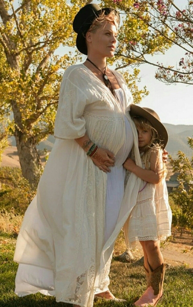 Ели за двоих: 10 звезд, которые очень поправились во время беременности