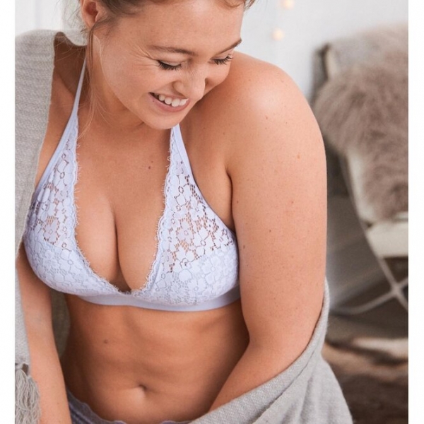 Эшли Грэм и другие звезды, которые не стесняются своего целлюлита и растяжек