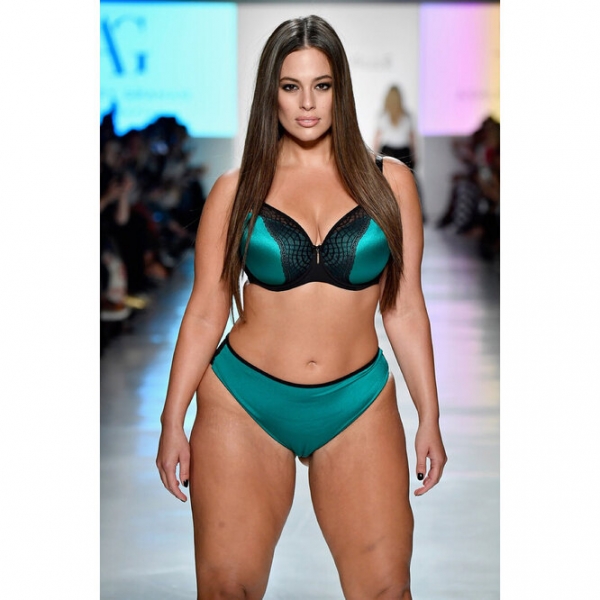 Эшли Грэм и другие звезды, которые не стесняются своего целлюлита и растяжек