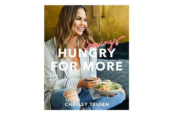 «Это ужасает меня»: писатель Элисон Ромэн прокомментировала успех Крисси Тейген. Пришлось извиняться