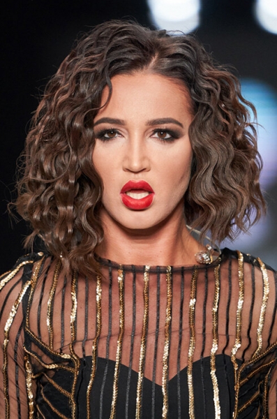 Это уже не модно! Бузова и другие звёзды с «устаревшими» прическами