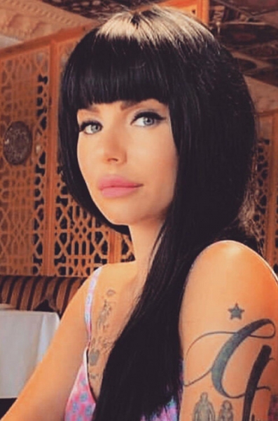 Это уже не модно! Бузова и другие звёзды с «устаревшими» прическами