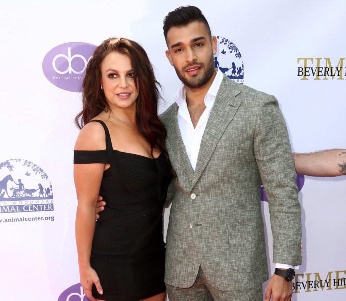 Главные слухи Голливуда: Идрис Эльба наврал, что у него был коронавирус, а мать Коби Брайанта продала его памятные вещи ради наживы