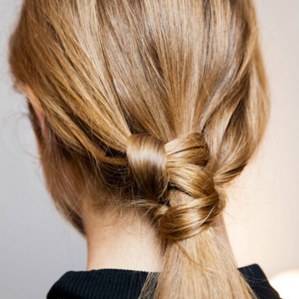 Хвост кобры: стильная прическа, которую ты научишься делать за 2 минуты