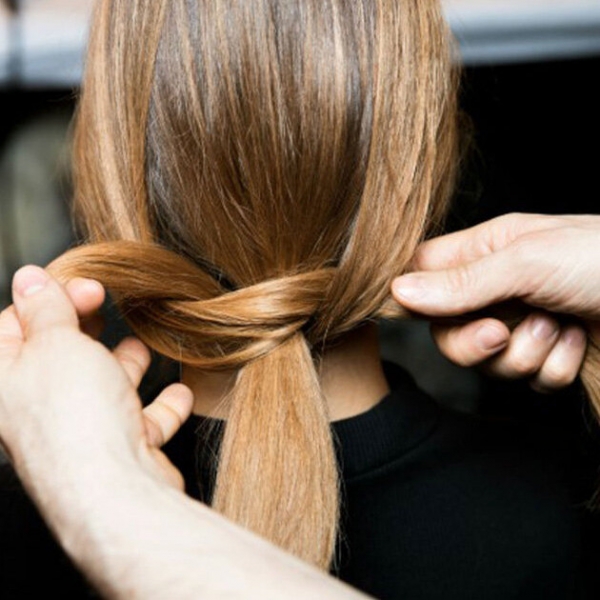 Хвост кобры: стильная прическа, которую ты научишься делать за 2 минуты