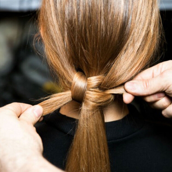 Хвост кобры: стильная прическа, которую ты научишься делать за 2 минуты