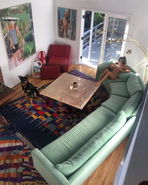 Instagram на карантине: идеи, как сделать фото, не вставая с дивана 