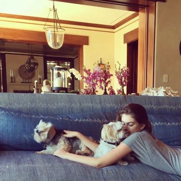 Instagram на карантине: идеи, как сделать фото, не вставая с дивана 