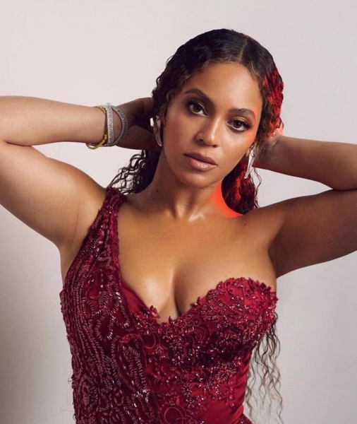 Ирина Шейк, Ким Кардашьян, Роузи Хантингтон-Уайтли: топ звезд с пухлыми губами