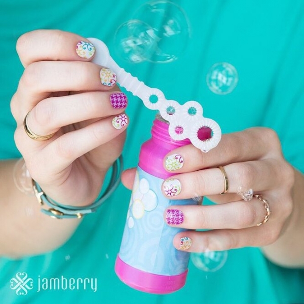 История нейл-арта: как красили ногти в 90-х и что в тренде сейчас