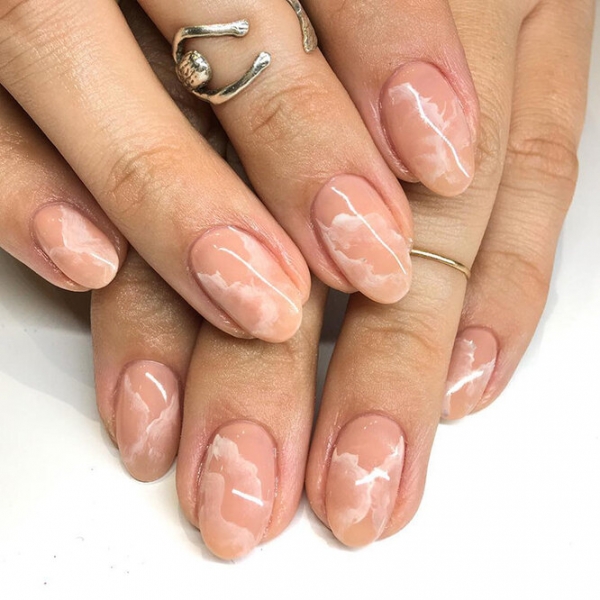 История нейл-арта: как красили ногти в 90-х и что в тренде сейчас