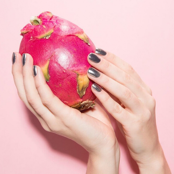 История нейл-арта: как красили ногти в 90-х и что в тренде сейчас