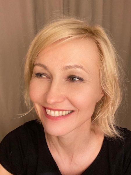 Иван Ургант, Михаил Зыгарь, Олег и Виктория Шеляговы, Ингеборга Дапкунайте: онлайн-день рождения благотворительного фонда «Друзья»