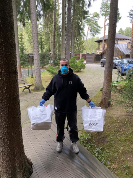 Иван Ургант, Михаил Зыгарь, Олег и Виктория Шеляговы, Ингеборга Дапкунайте: онлайн-день рождения благотворительного фонда «Друзья»