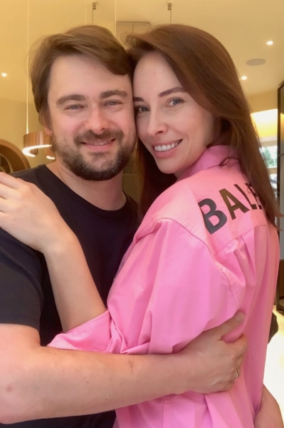 Иван Ургант, Михаил Зыгарь, Олег и Виктория Шеляговы, Ингеборга Дапкунайте: онлайн-день рождения благотворительного фонда «Друзья»