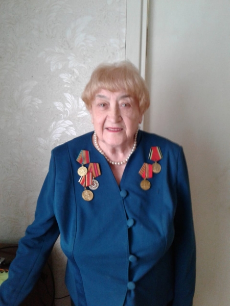 К 9 мая: звезды о своих родных-героях