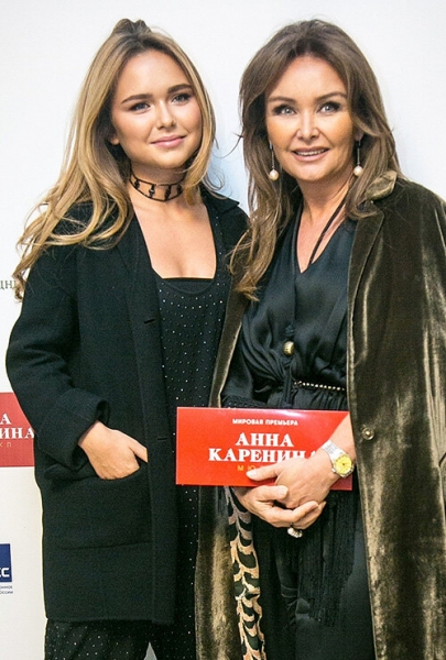 Как две капли воды: топ-10 звездных мам и их маленьких копий