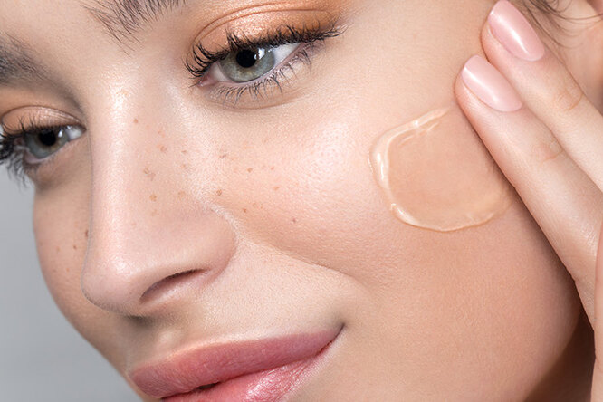 Как и какие кислоты можно использовать в летний период — рассказывают эксперты