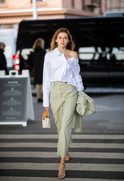 Как носить белую рубашку? Стильные образы для девушек на PEOPLETALK