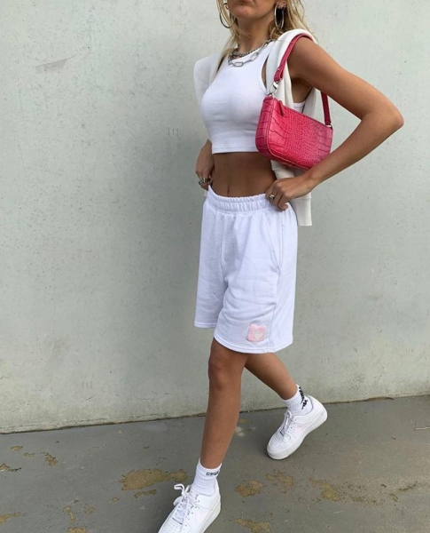 Как правильно носить шорты летом? Учимся на примере звёзд на PEOPLETALK