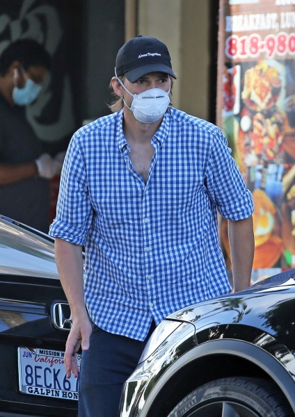 Ким Кардашьян, Бен Аффлек и Ана де Армас, Камила Кабелло и Шон Мендес: собрали все выходы звезд за день