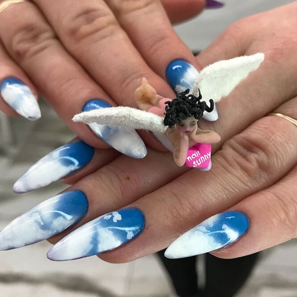 Кремль, гроб и&nbsp;попа Ким: таких маникюров ты еще не&nbsp;видела