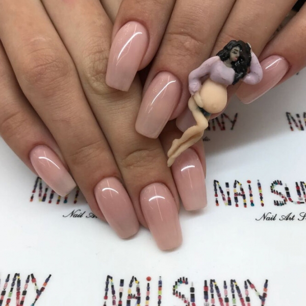 Кремль, гроб и&nbsp;попа Ким: таких маникюров ты еще не&nbsp;видела