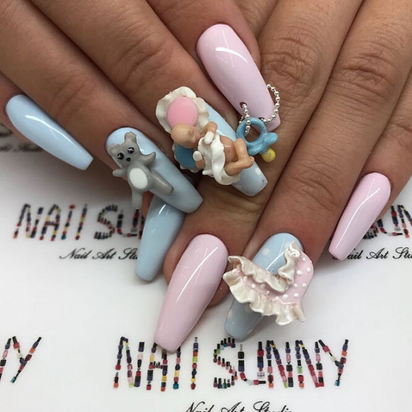 Кремль, гроб и&nbsp;попа Ким: таких маникюров ты еще не&nbsp;видела