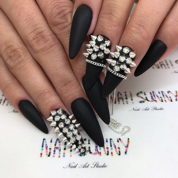 Кремль, гроб и&nbsp;попа Ким: таких маникюров ты еще не&nbsp;видела