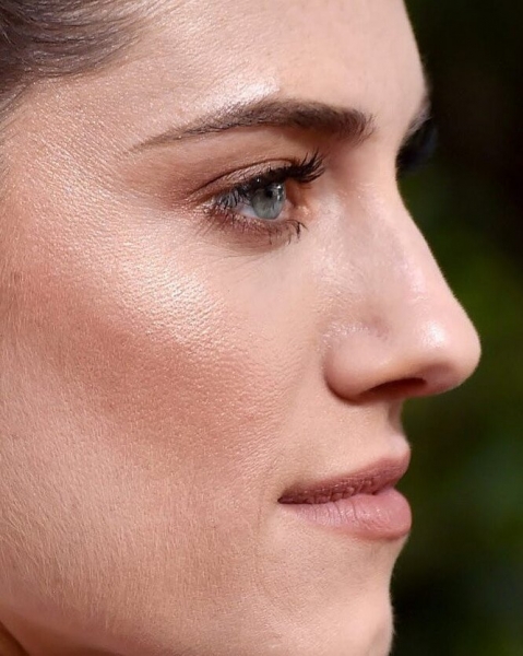 Крупным планом: Instagram-аккаунт с провокационными фотографиями звезд