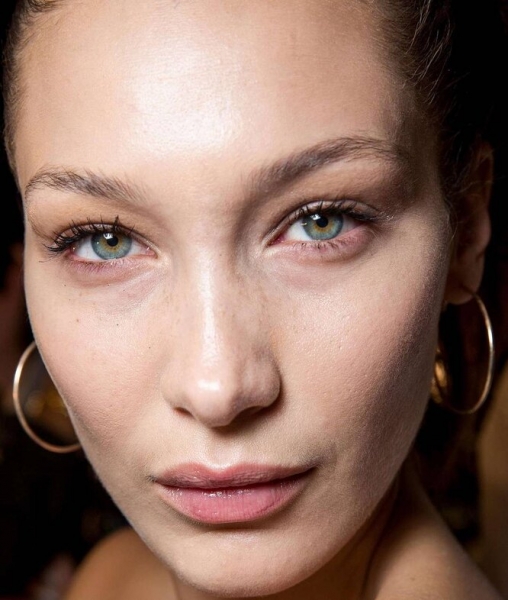 Крупным планом: Instagram-аккаунт с провокационными фотографиями звезд