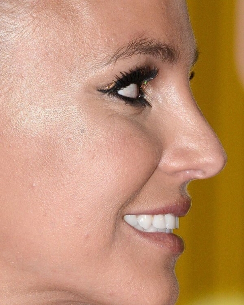 Крупным планом: Instagram-аккаунт с провокационными фотографиями звезд