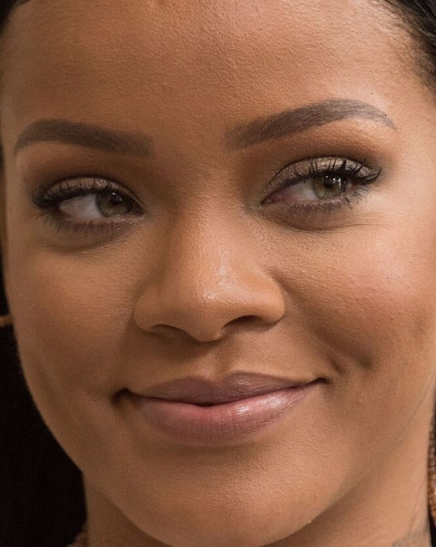 Крупным планом: Instagram-аккаунт с провокационными фотографиями звезд