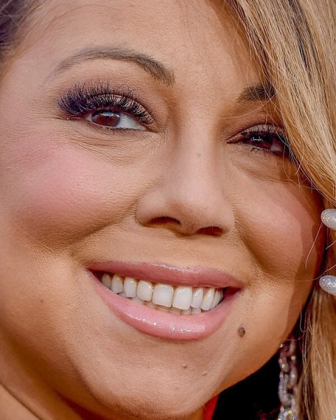 Крупным планом: Instagram-аккаунт с провокационными фотографиями звезд