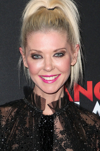 Кто выглядит моложе: звезды «на игле» против адептов естественного старения