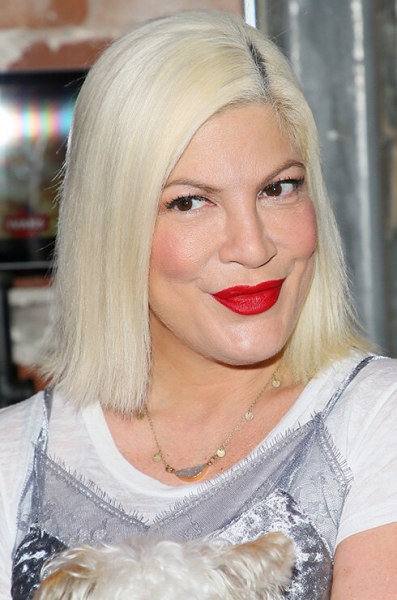 Кто выглядит моложе: звезды «на игле» против адептов естественного старения