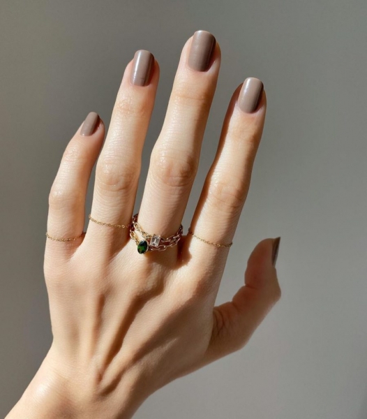 Лучший вариант для карантина: топ идей для маникюра в нюдовых оттенках