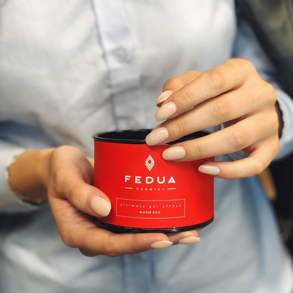 Лучший вариант для карантина: топ идей для маникюра в нюдовых оттенках