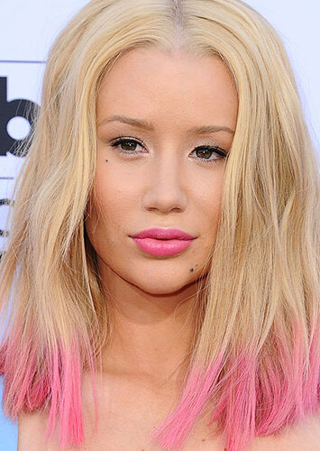 Музей восковых фигур: 10 звезд, которых мы не&nbsp;узнаем без&nbsp;макияжа