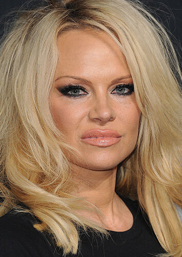 Музей восковых фигур: 10 звезд, которых мы не&nbsp;узнаем без&nbsp;макияжа