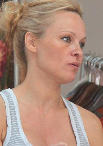 Музей восковых фигур: 10 звезд, которых мы не&nbsp;узнаем без&nbsp;макияжа