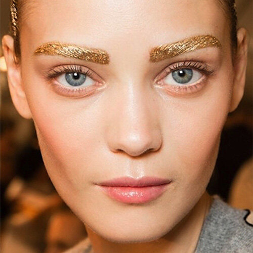 На бровях: самые неожиданные тренды, которые могли войти в моду. Но нет.