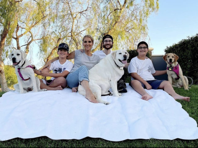 На прогулке и в социальных сетях: самые трогательные фотографии звезд с детьми 