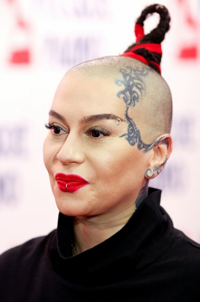 На всю голову: самые странные прически знаменитостей