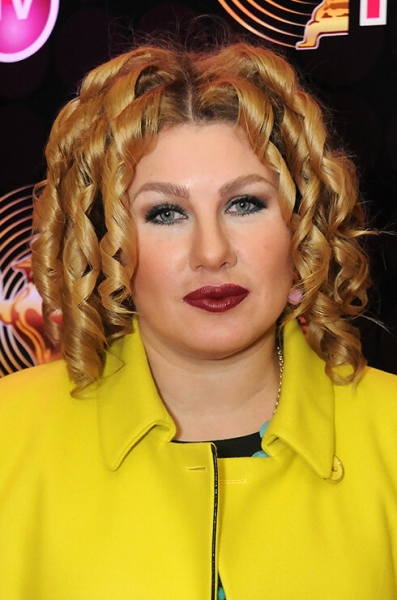 Накрутились и проиграли: Бузова, Польна и другие звезды с некрасивыми кудрями